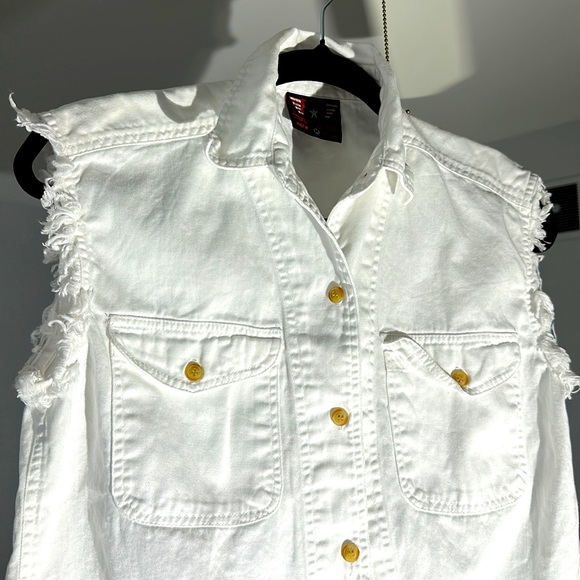 BIKERS WORLD ~ AUTHENTIC JEANSWEAR 100% COTTON,WHITE FRAYED SLEEVELESS CROP VEST - Picture 3 of 4